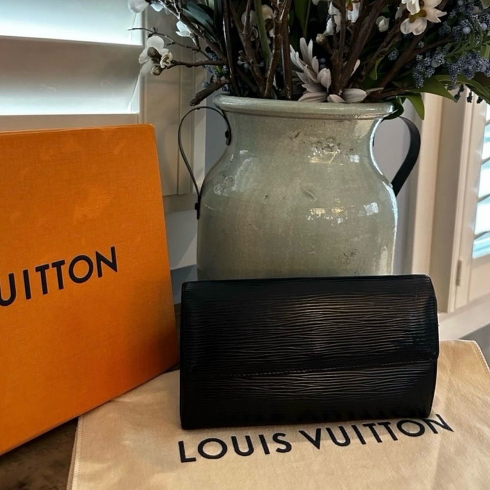 Louis Vuitton Black Epi Leather Sarah Bifold Long Wallet